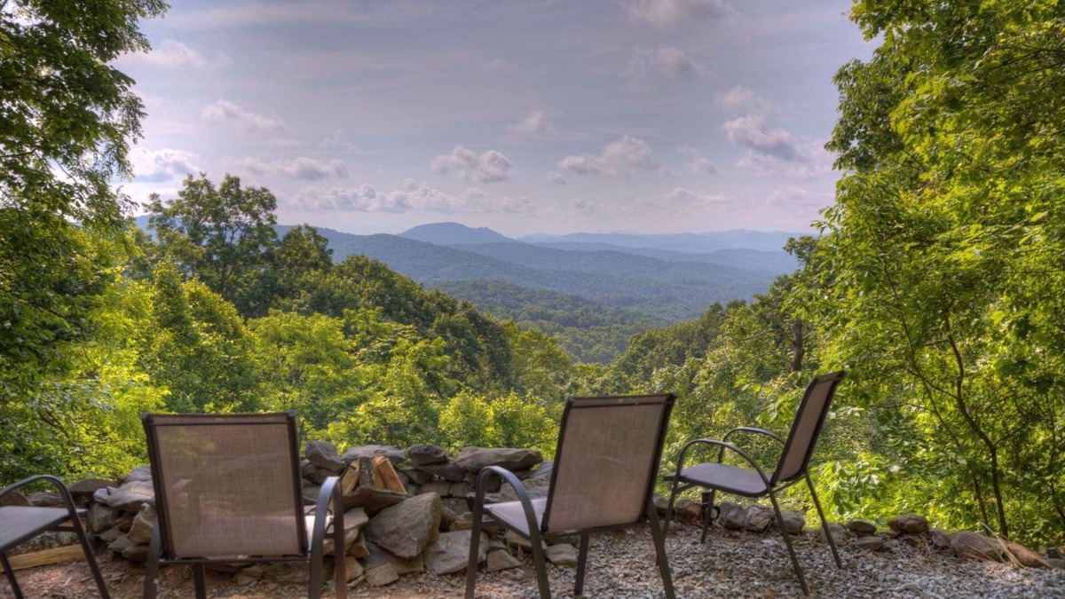 Unaka Cabin | Chalet with heavenly views in the Blue Ridge Mountains!