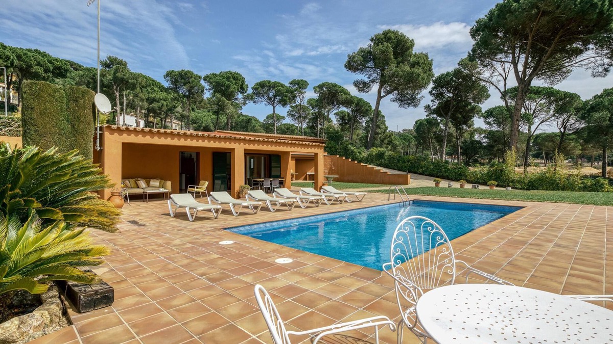 Begur House | Chalet with Pool, Mountain Views, Garden & Wi-Fi
