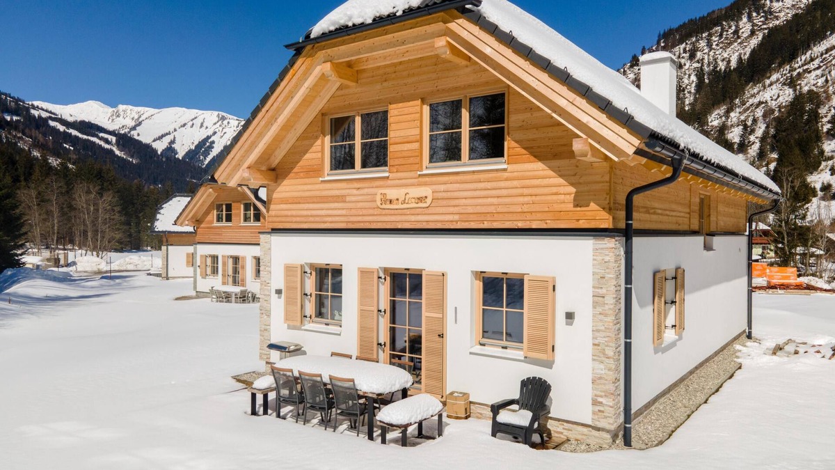 Donnersbachwald Ski Chalet | Chalet with sauna, hot tub and enclosed garden