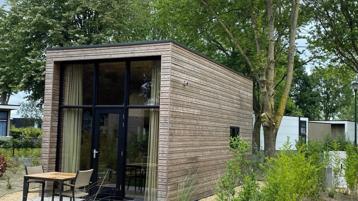 Nunspeet House | Chalet with sleeping loft and terrace