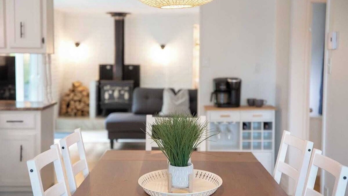 Memphremagog Regional County Municipality Ski Chalet | Chalet with Spa – Magog: Lake Access, Fireplaces & Relaxation