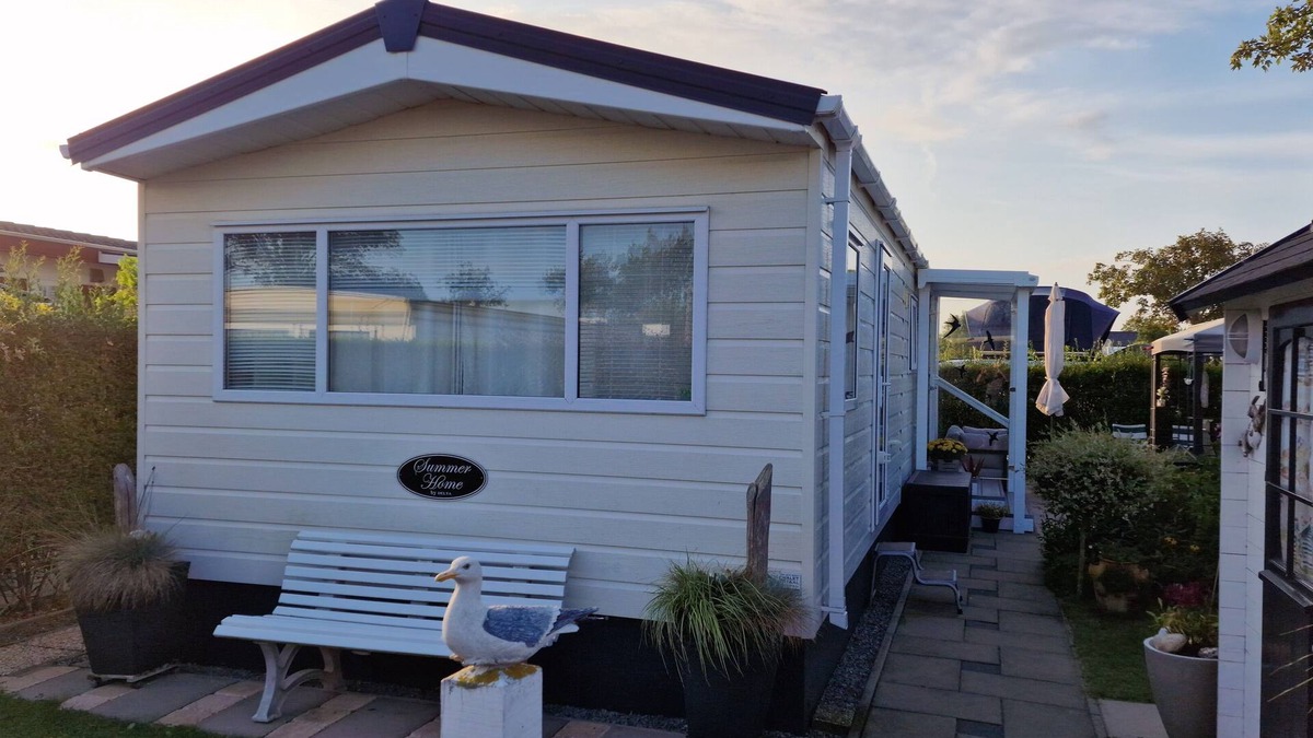 Renesse Ski Chalet | Chalet Zandput in Renesse, on the Julianahoeve campsite, 5 minutes from the beach