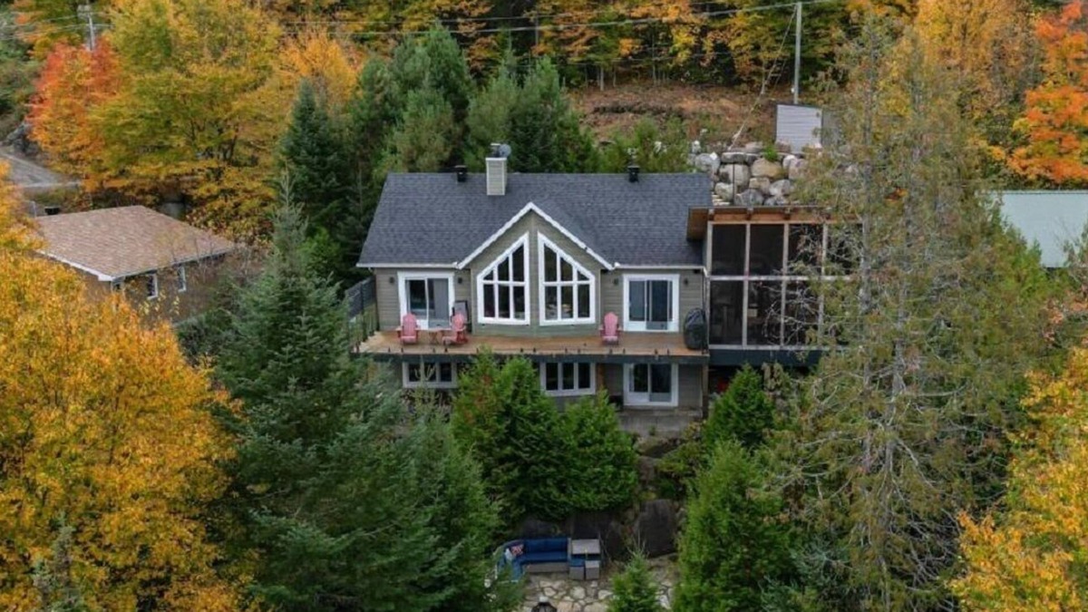 Saint Donat Ski Chalet | Chalex de Luxe Situé sur un Lac, Près des Pistes de ski