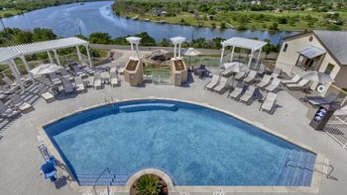 Marble Falls Resort | Challenging golf courses and tasteful wineries!