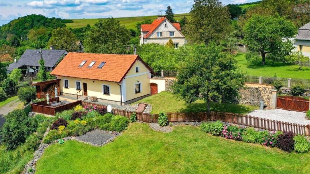 Zdirec House | Chalupa Novákova vyhlídka - cottage with 130 square meters - balcony/whirlpool