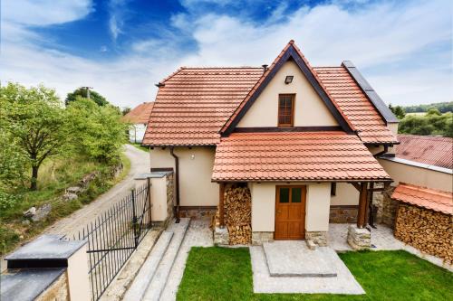 Varvazov House | Chalupa s vlastním koupáním a rozlehlou zahradou