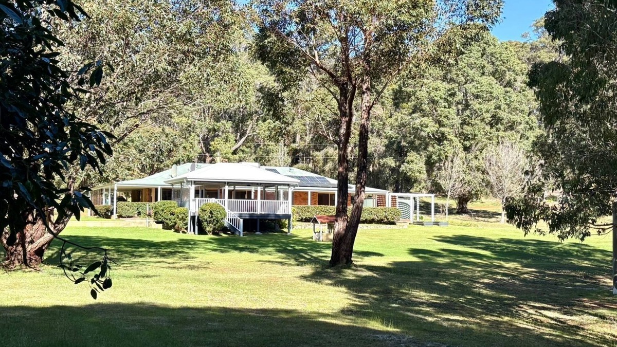 Carlotta House | Chalwell Lodge – your luxurious rural retreat nestled in the heart of Carlotta.