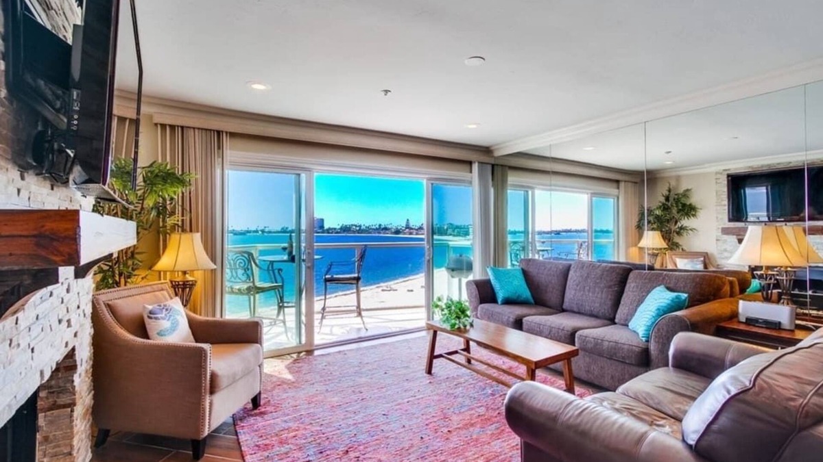 Crown Point Condo | Chambless Riviera Villa: Bay Views, Balcony+Bikes!