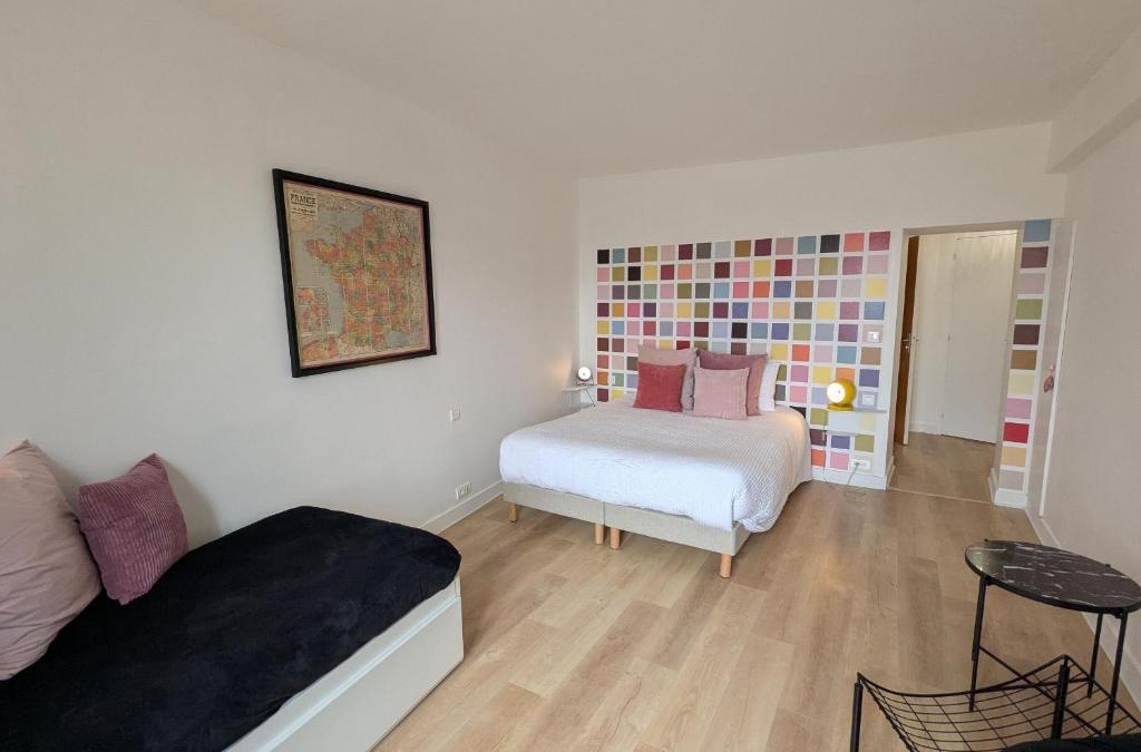 Briare Bed & Breakfast | Chambre colorée au centre de Briare, petit-déjeuner inclus - FR-1-590-570