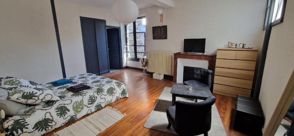 Oloron-Sainte-Marie Apartment | Chambre dans maison de ville - 2 Personnes