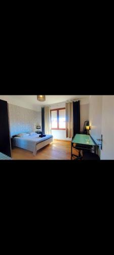 Bas-Vernet House | Chambre Luxurieux Gris