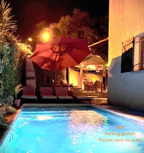 Le Cres House | Chambre, terrasse et piscine de l'Impasse du Pressoir