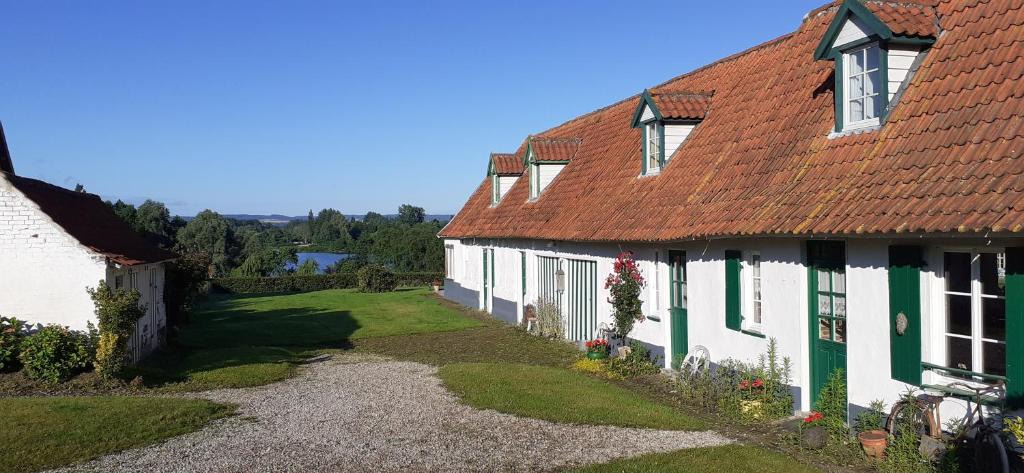 Ardres Bed & Breakfast | Chambres d'hôtes B&B Cote d'Opale La Fermette du Lac