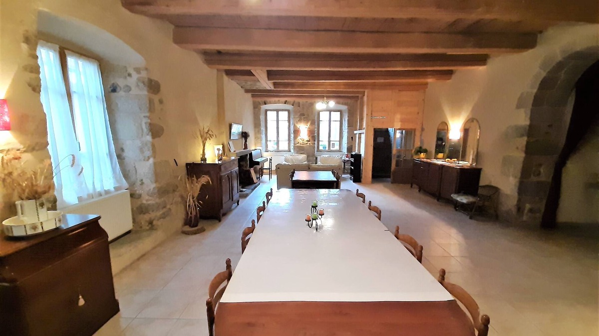 La Chaise-Dieu Bed & Breakfast | Chambres D'hôtes, Avec Jardin, Dans une Bâtisse de Caractère en Pierre et Bois