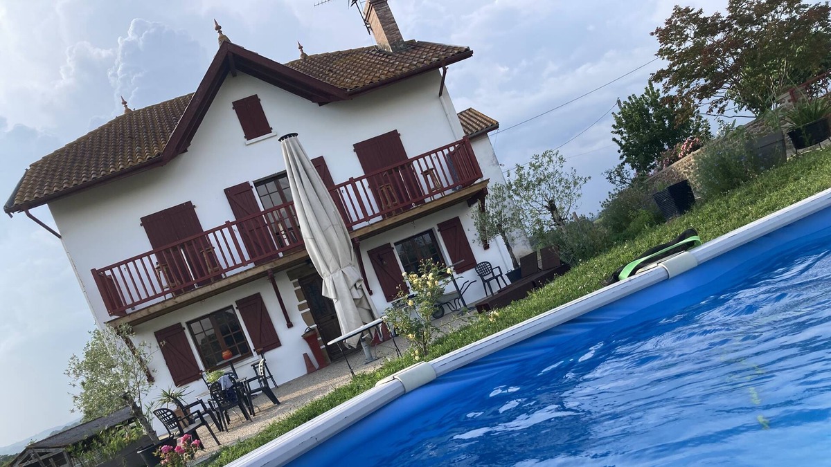 Ilharre Bed & Breakfast | Chambres Dhôtes Table Dhôtes Olhatsia !vue à 360 sur les Pyrénées