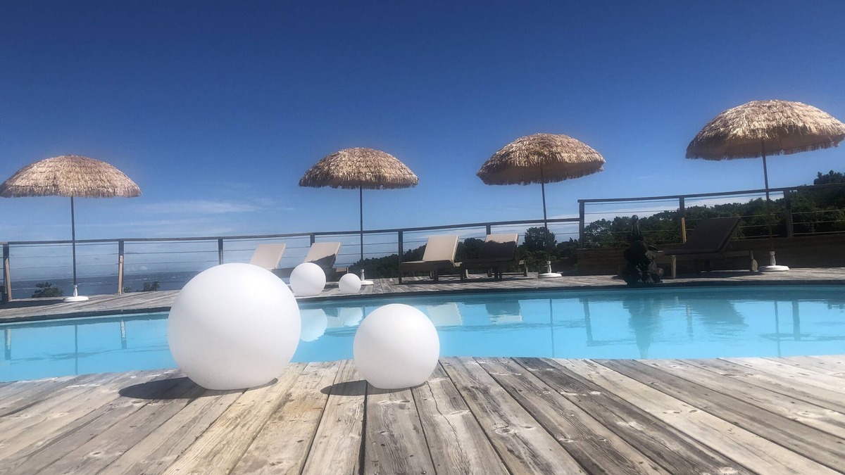 Goyave Bed & Breakfast | Chambres Dhôtes .vue sur la mer des Caraïbes. Grande Terrasse Piscine
