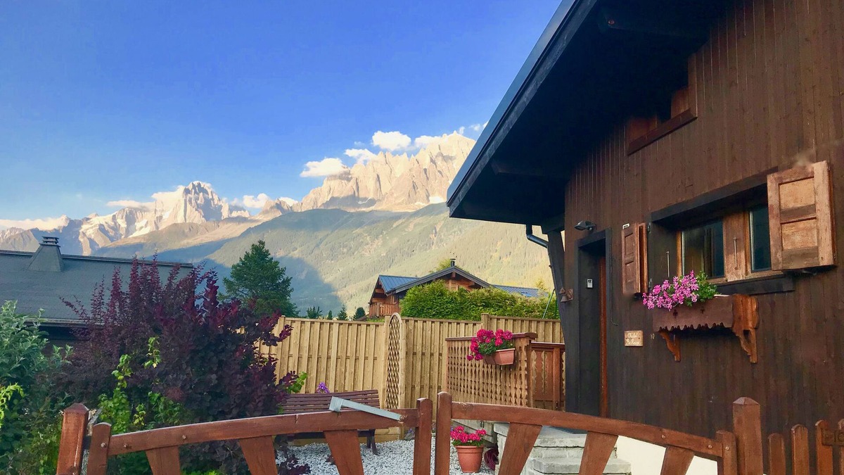 Les Houches Ski Chalet | Chamonix Valley chalet in quiet location with private sunny garden and views