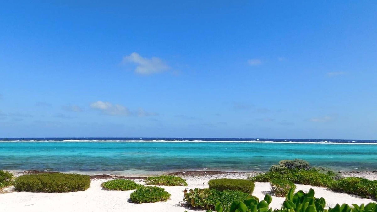 Rum Point Villa | Champagne Sunrise - Beachfront, Sunsets,Snorkel,Swim,Pool, walk to RumPoint