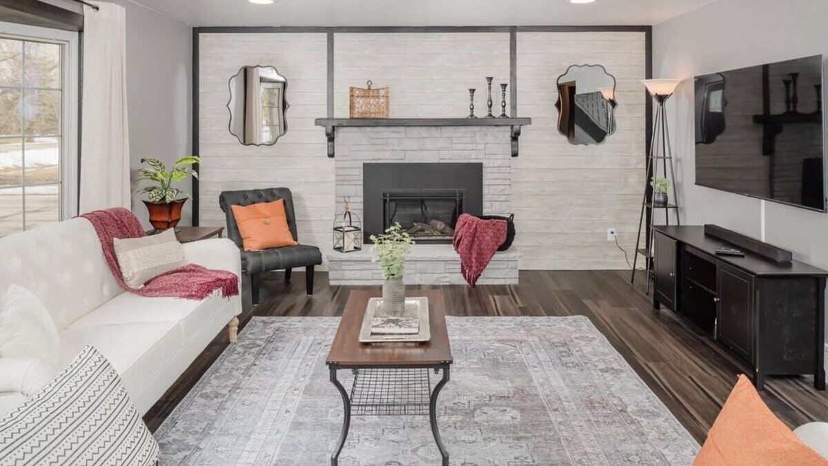 Appleton House | Champion Center Accommodations - 6 beds, 2 bath