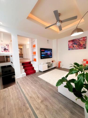 Champs-Elysees Apartment | Champs-Élysées, Avenue Montaigne