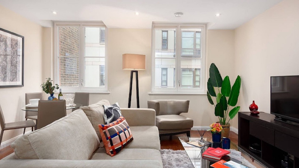 The City of London Apartment | Chancery Lane, Central London