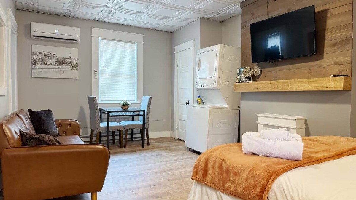 Evansville Apartment | Chandler B - QUEEN 1BD/1BA Apt near Downtown