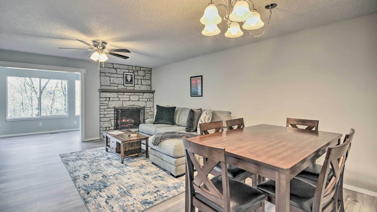 Bella Vista House | Chandler Ln Adventure Townhome at Bella Vista - Dog Friendly - 200Mgps