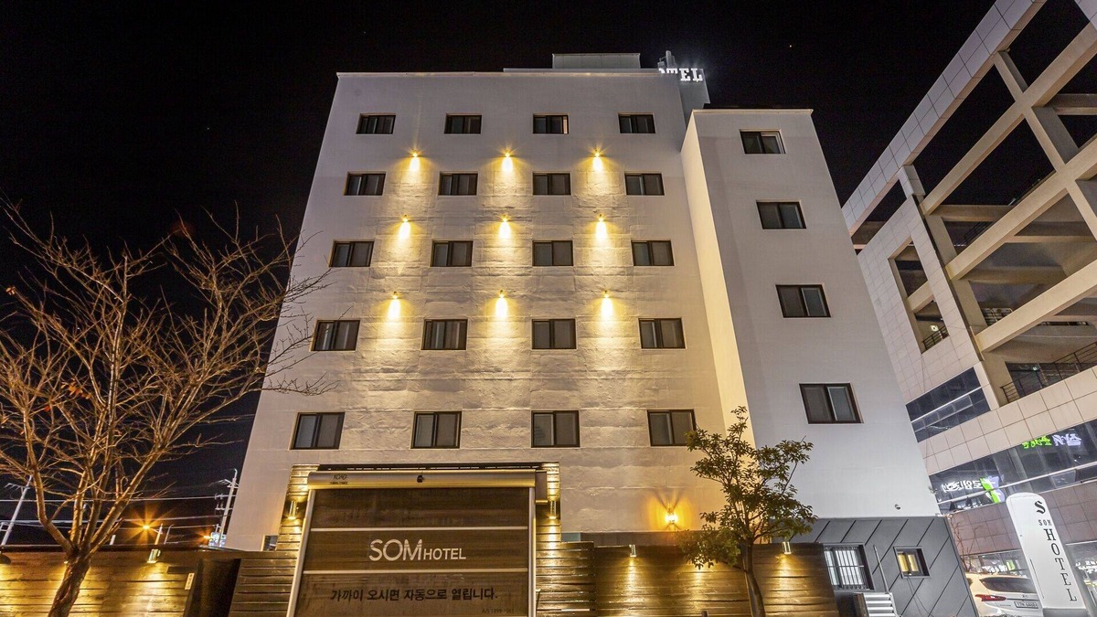 Jinhae-daero Hotel | Changwon Jinhae Som