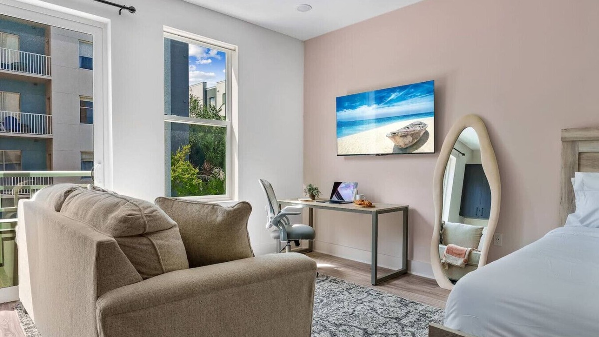 Channel District Apartment | Channelside Studio: Perfect for Work Trips! DT