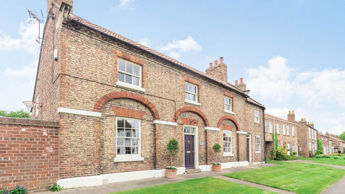 York Cottage | CHAPEL COTTAGE, pet friendly, with open fire in Stillington