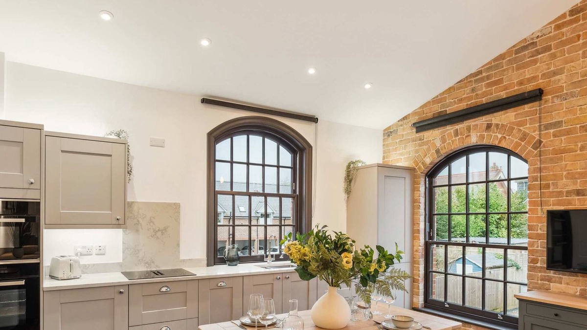 Henley Apartment | Chapel Loft - Brand New With Parking