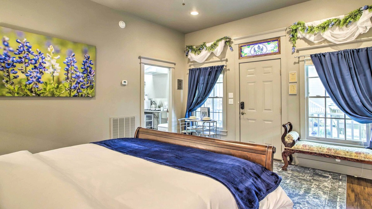 Chappell Hill Cottage | Chappell Hill Casita w/ Great Outdoor Space!