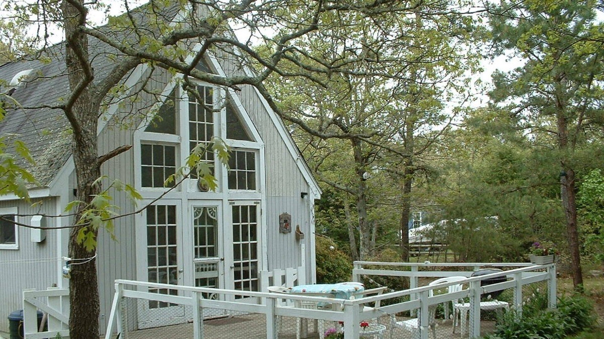 Edgartown Cottage | Chappy Summer Cabin!