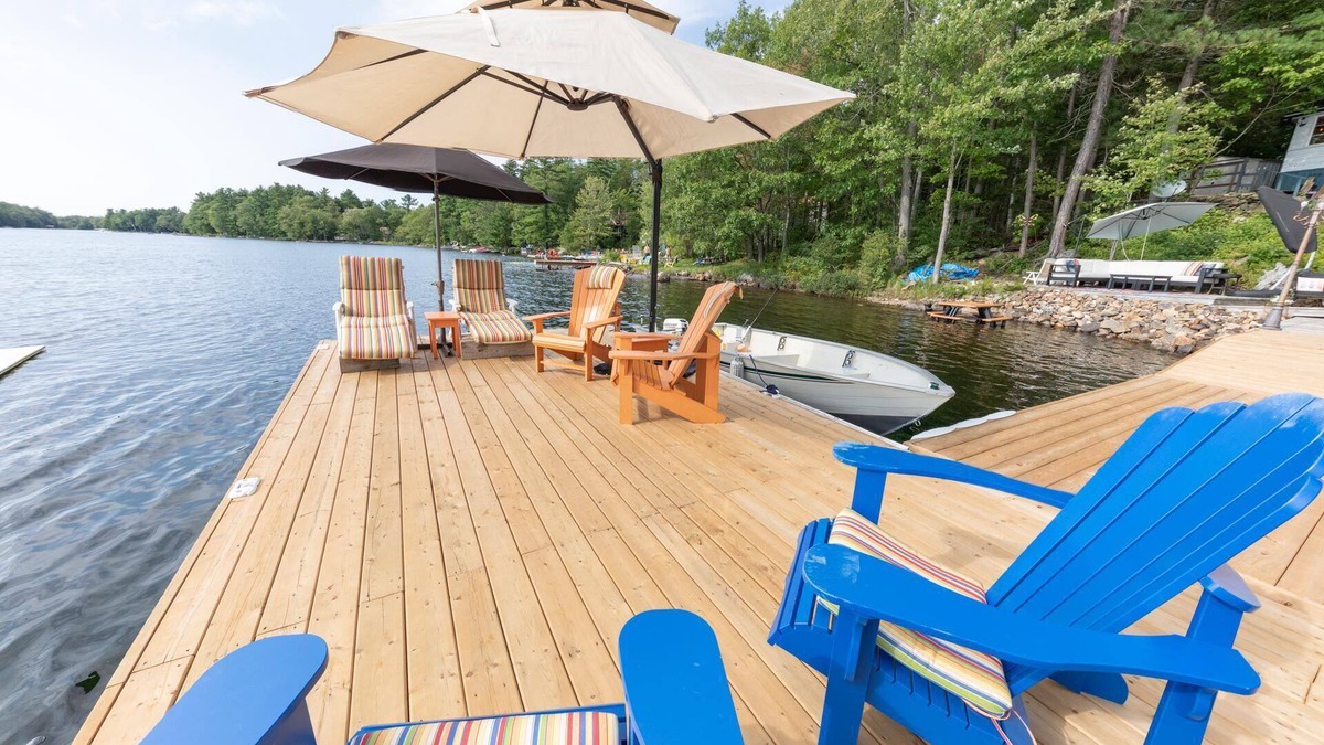 Bala Cottage | Charming cottage & bunkie on Long Lake near Bala! All-day Sun and Sunsets!