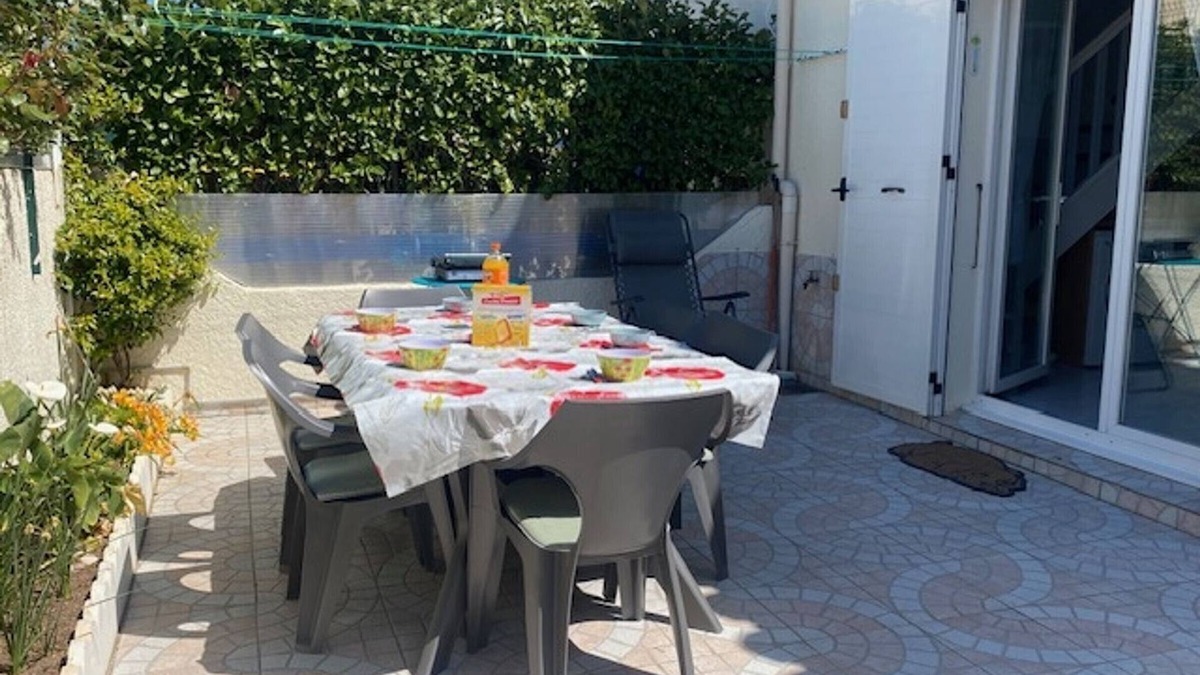 Saint-Pierre-la-Mer Villa | Charming Villa T3 with Mezzanine, AC, Private Parking, Terrace - Sleeps 6