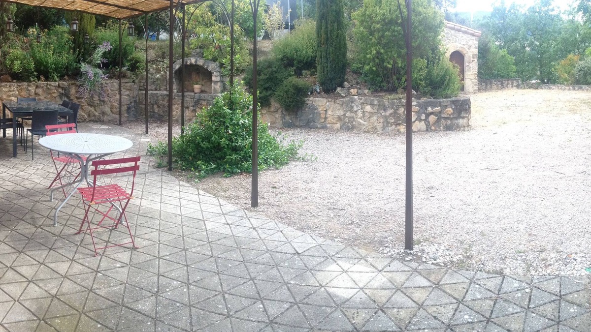 Creissels Apartment | Character apartment in Millau Creissels overlooking the Viaduct
