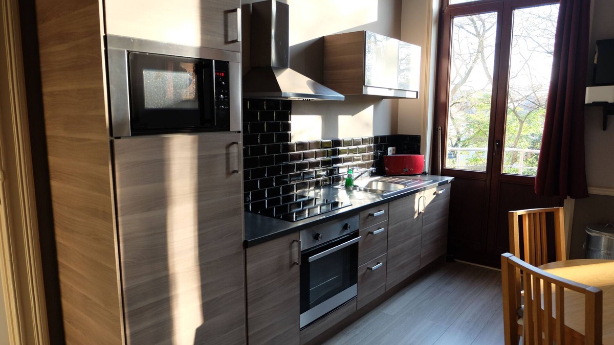 Upper Town Apartment | Character apartment in the European district
