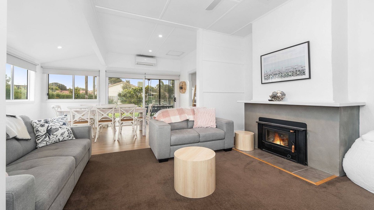 Tootgarook Cottage | Character Cottage by the bay