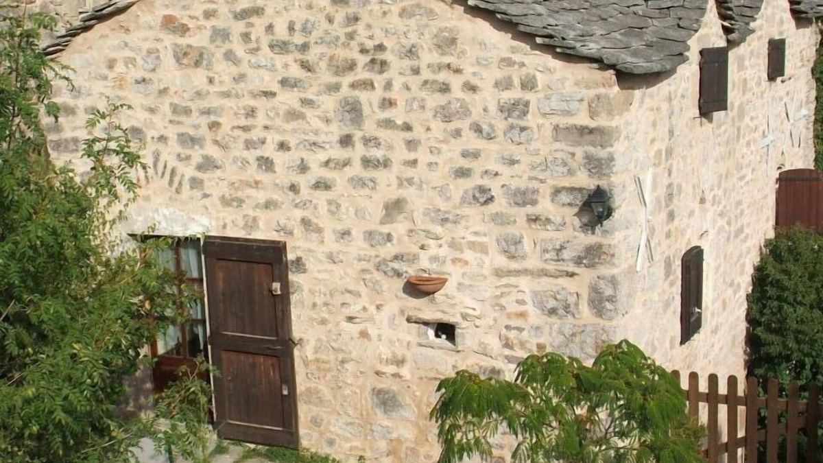 Saint-Andre-de-Vezines Cottage | Characterful Cottage, exceptional view on Dourbie Valley, near Millau Viaduct