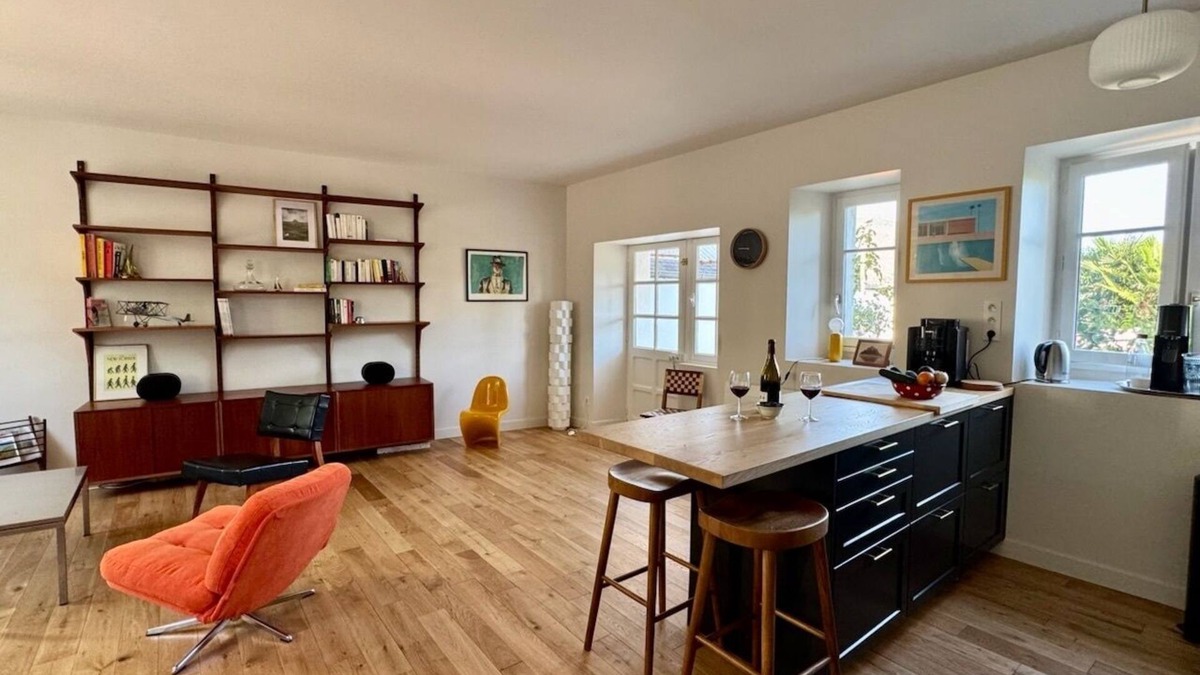 Saint-Jean-le-Thomas Cottage | Character family home in the bay of Mont Saint Michel - sleeps 10