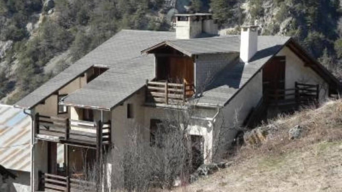 Guillestre Apartment | Character house at the entrance of the Regional Park Qyeyras