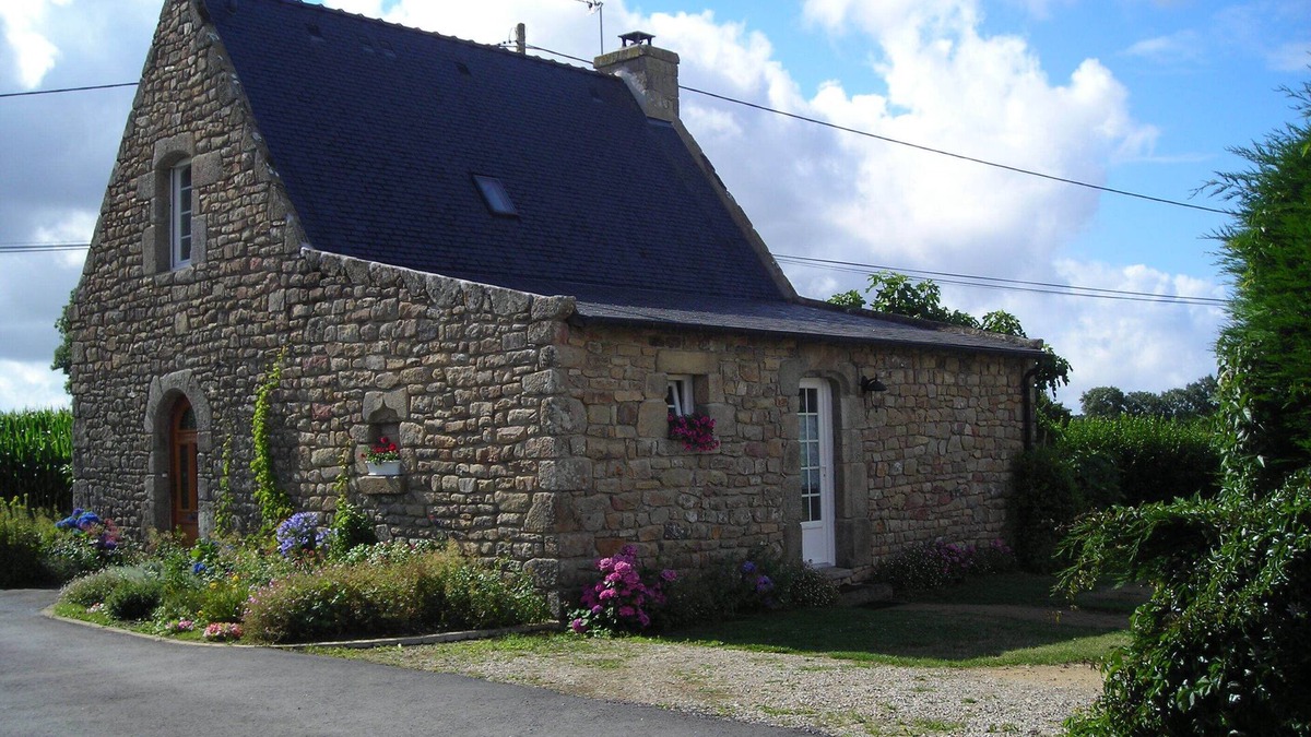 Erdeven House | Character property is 10 minutes from the beach by car Erdeven