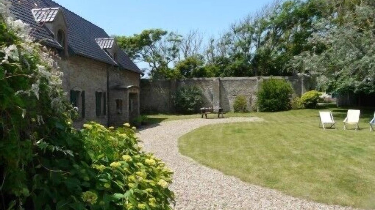 Ambleteuse Villa | Character villa 300 M from the beach. Large garden and sea view