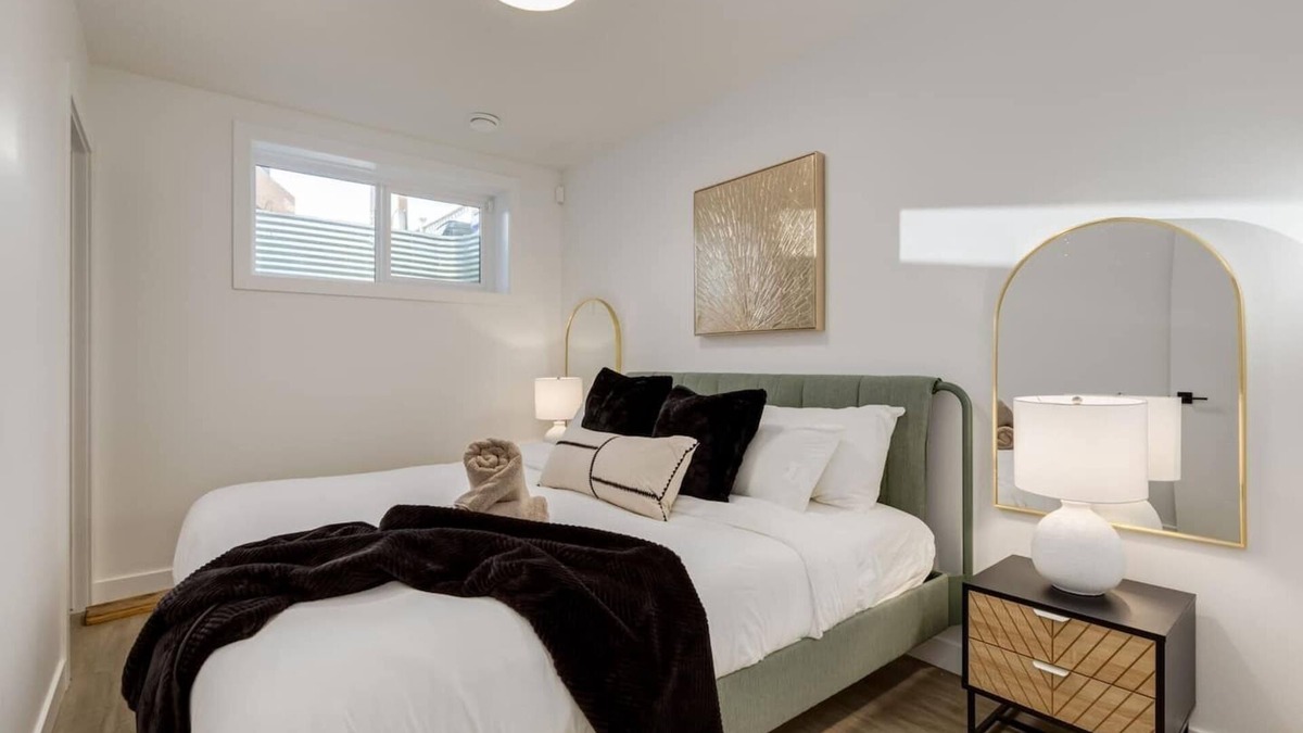 Killarney House | "Charcoal" Brand New 1-bed Townhome