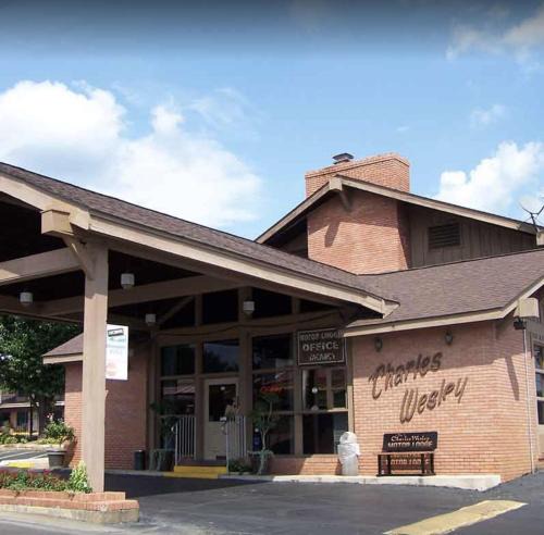 Broken Bow Hotel | Charles Wesley Motor Lodge Downtown Broken Bow- Hochatown