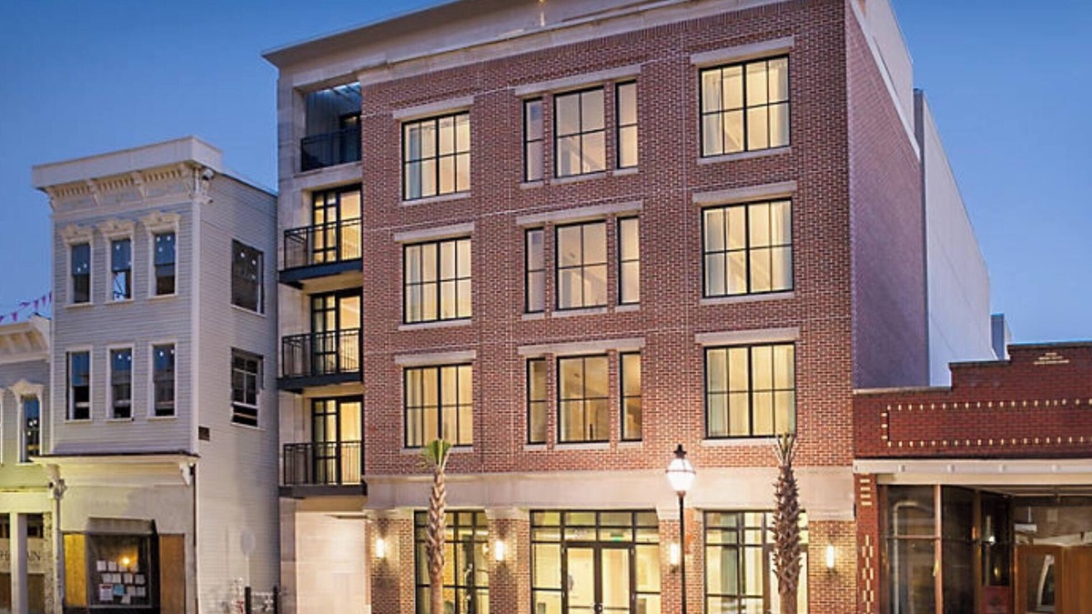 Cannonborough Elliotborough Resort | Charleston 2 BR presidential with balcony overlooking King St prime location