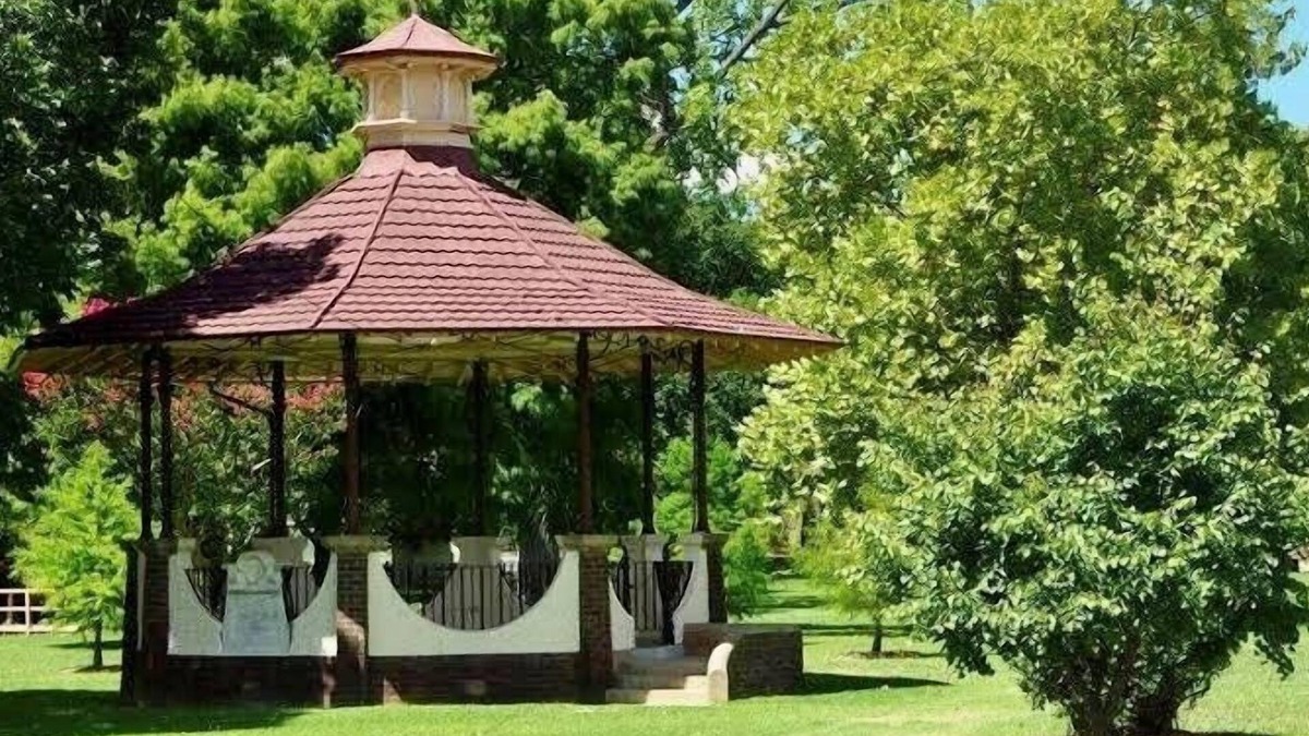 Glen Innes Hotel | Charlesworth On The Park