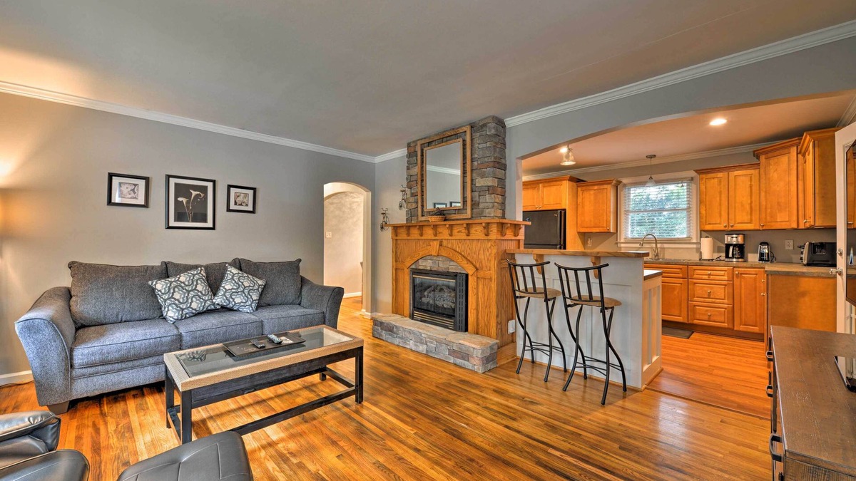 Charlotte House | Charlotte Area Home w/Patio - 6 Miles to Downtown