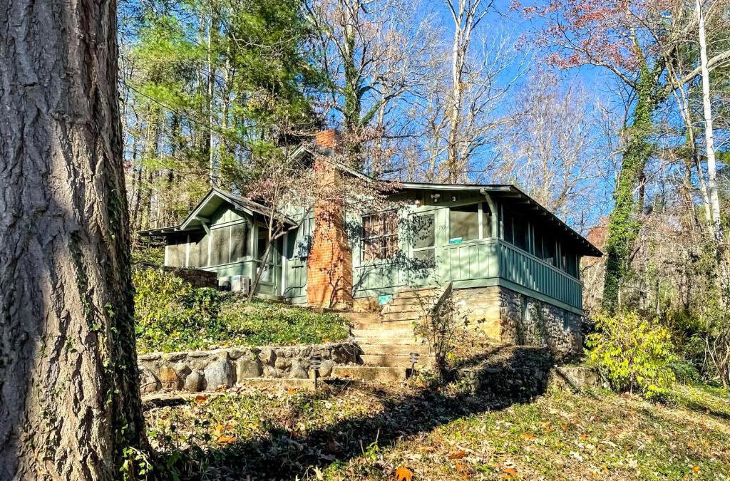 Waynesville House | Charlotte's Cabin