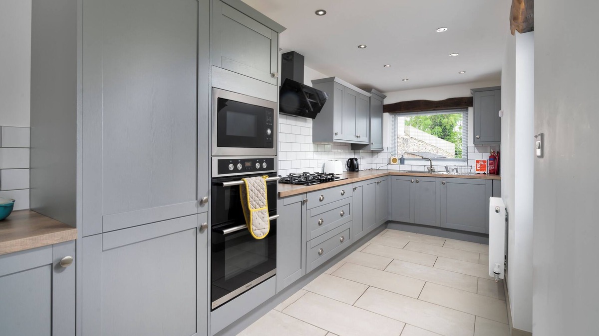 Bolton Le Sands Cottage | Charlotte's View - 2 bed, pet friendly cottage with private water front access.